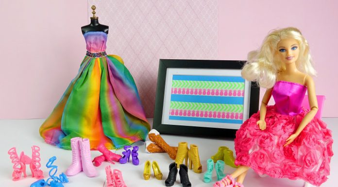 Shopping in Barbie Dress-Up Games