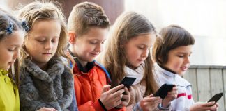 How to Choose a Smartphone for a School Child